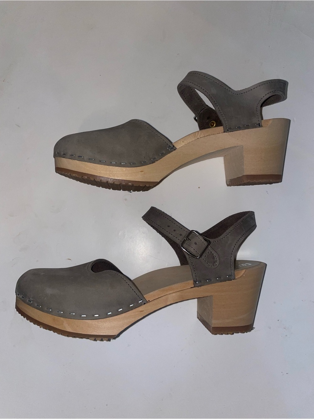 NIB Sandgrens Saragasso Grey Leather Wooden Clogs Sandals Size 42